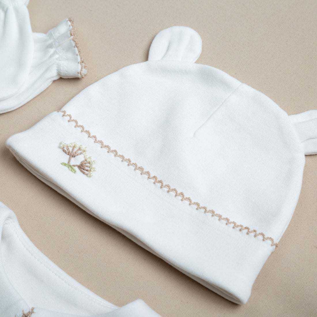 Elegant Bej Tığ İşi Süslemeli Hindiba El Nakışlı 4'lü Organik Hastane Çıkışı