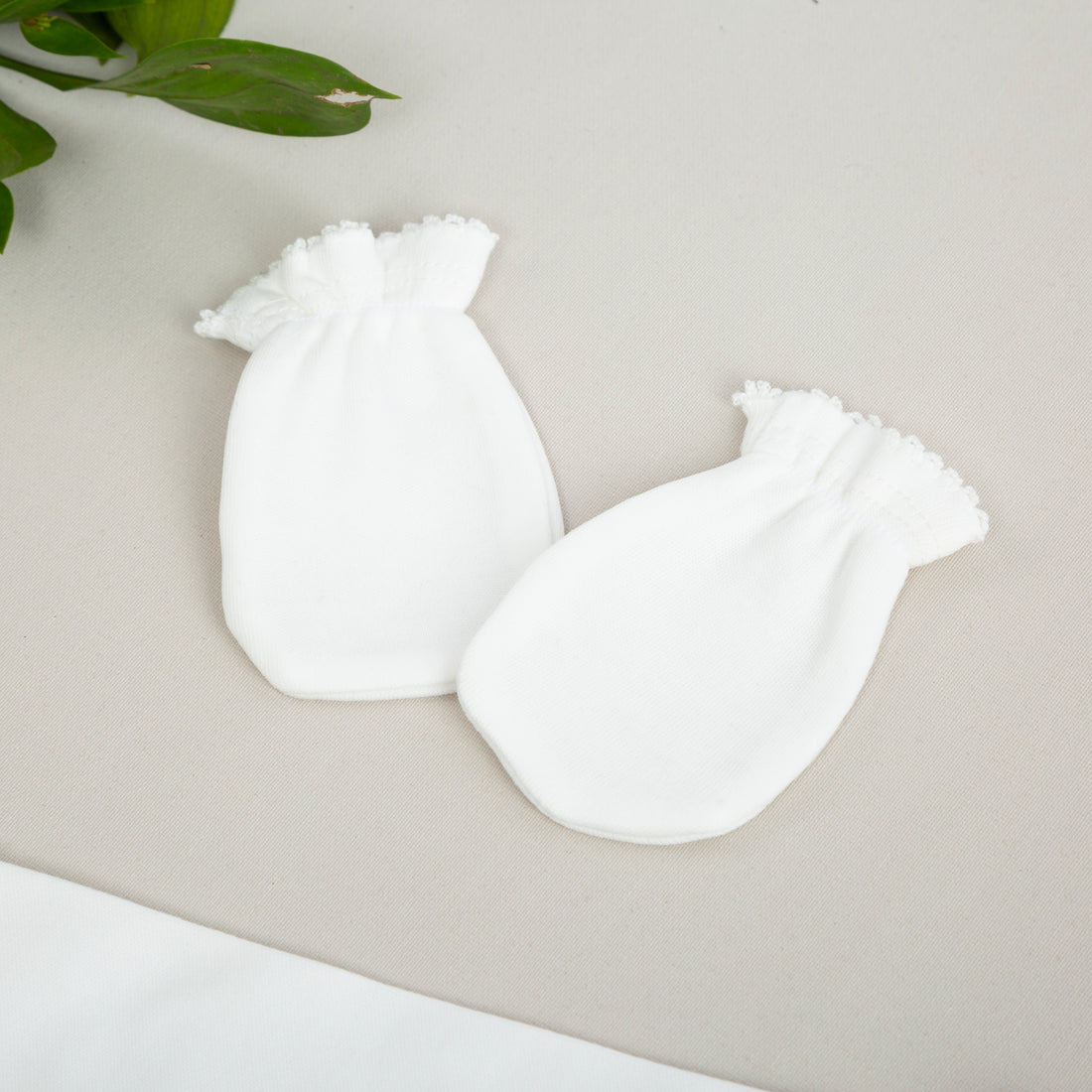 Royal Beyaz Tığ İşi Süslemeli Atlıkarınca Nakışlı (Laci-Bej) 7'li Organik Hastane Çıkışı